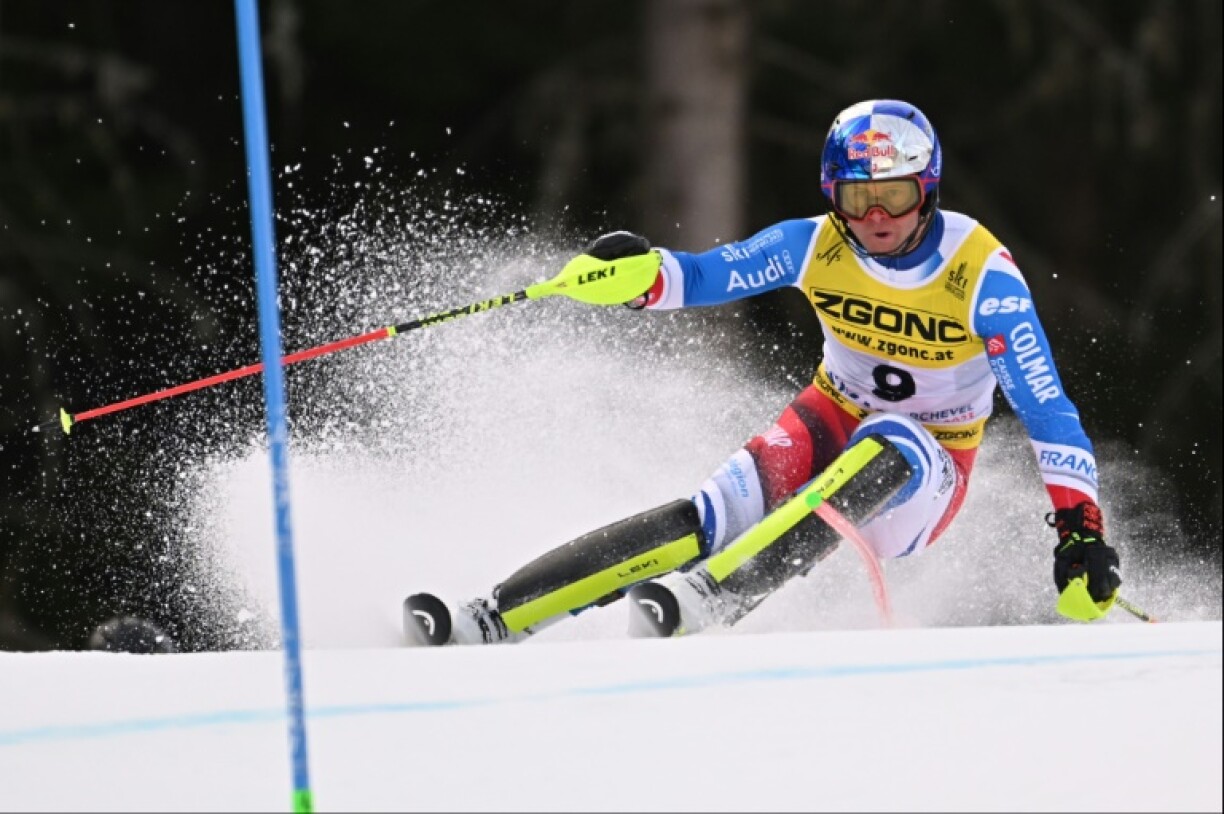 Alexis Pinturault lors de la première manche du slalom des Mondiaux de ski alpin à Courchevel en France le 19 février 2023