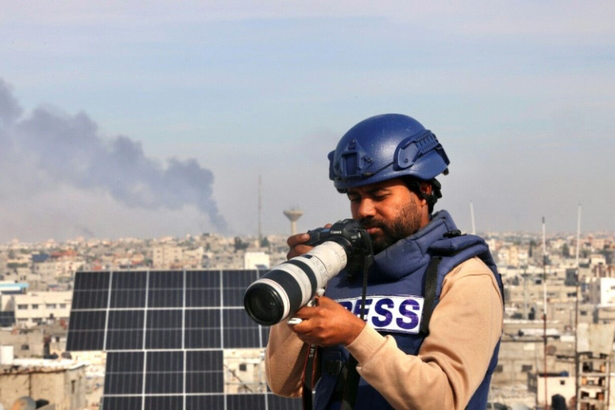 Bei einem israelischen Angriff im Gazastreifen sind nach Angaben der Hamas-Behörden drei Journalisten getötet worden, darunter ein freier Mitarbeiter der Nachrichtenagentur AFP.