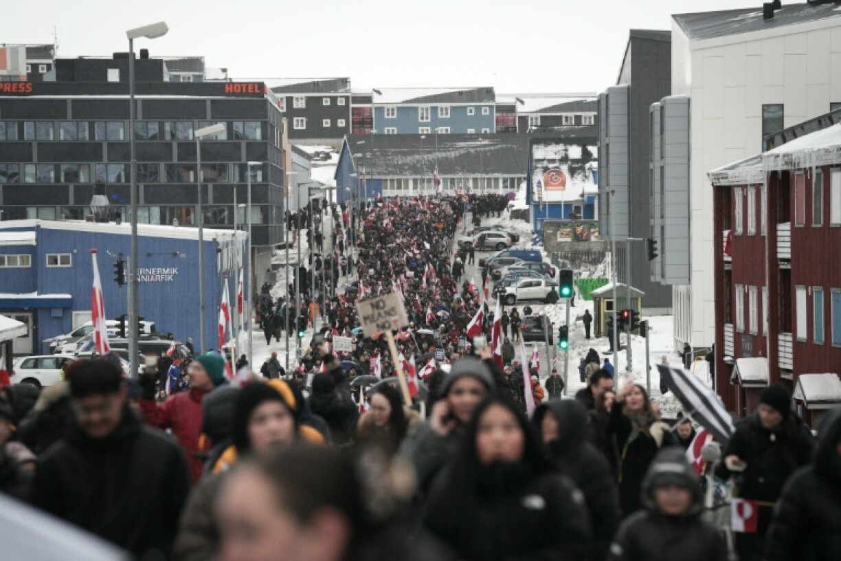 Manifestation pour dénoncer les ambitions territoriales de Donald Trump qui continue d'afficher son intention de s'emparer du Groenland, le 17 janvier 2026 à Nuuk