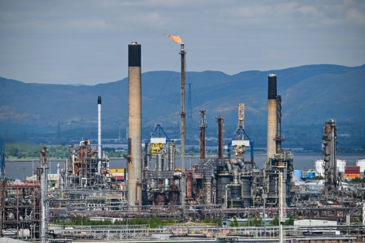The closure of the UK's oldest and Scotland's only refinery will result in more than 400 job cuts