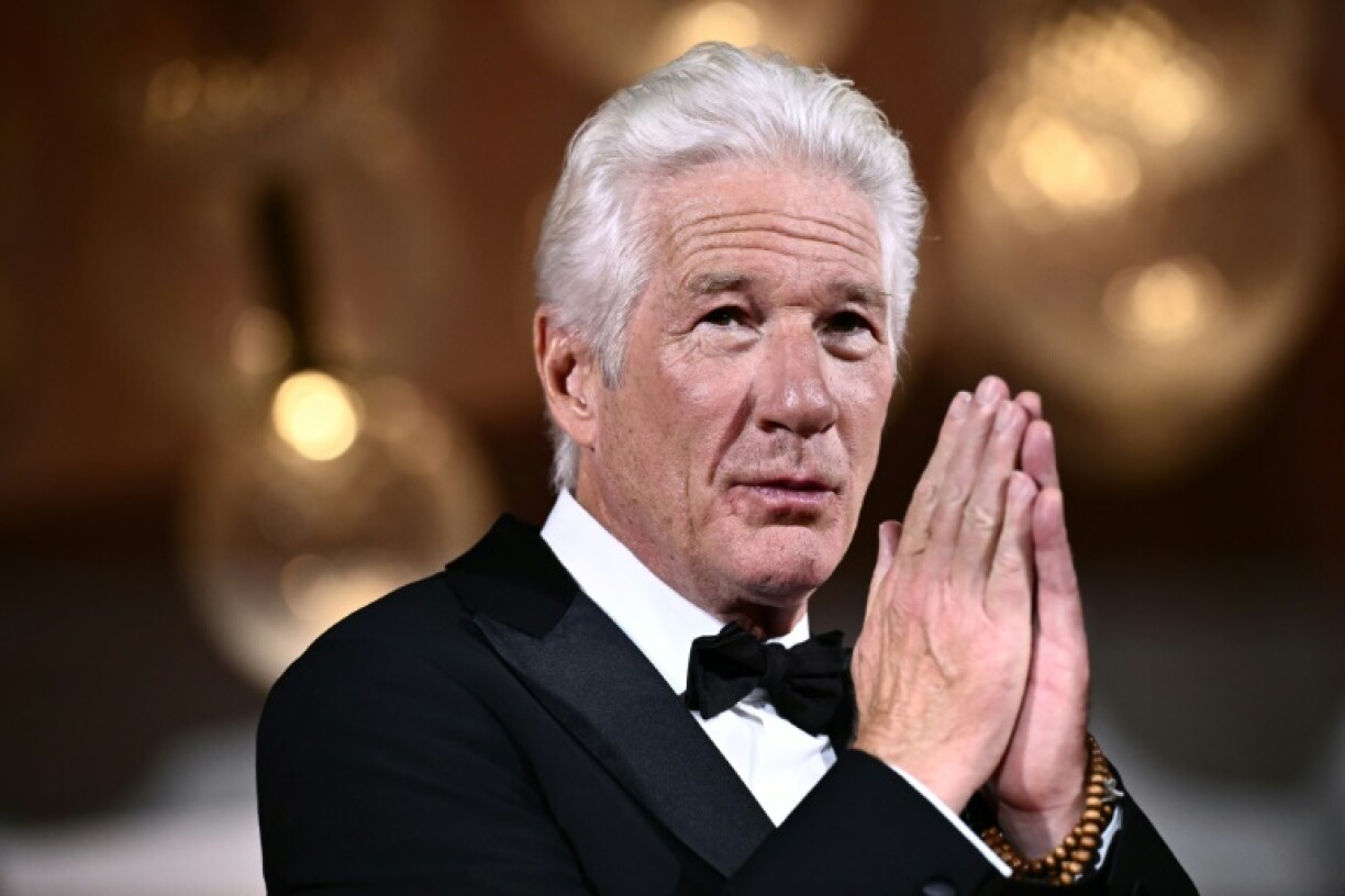 US actor Richard Gere, who recently moved to Spain, will be honoured at the country's top film honours, the Goya awards, in February