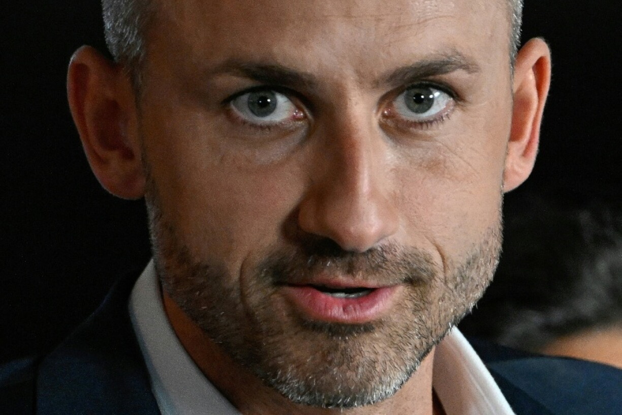 Ulrich Siegmund, tête de liste du parti d'extrême droite AfD aux élections régionales de Saxe-Anhalt, répond à une interview à Magdebourg, dans l'est de l'Allemagne, le 6 septembre 2026