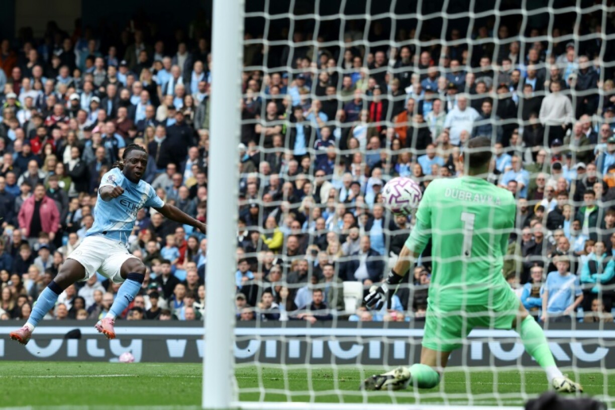 Manchester City's Jeremy Doku (L) was in fine form against Burnley