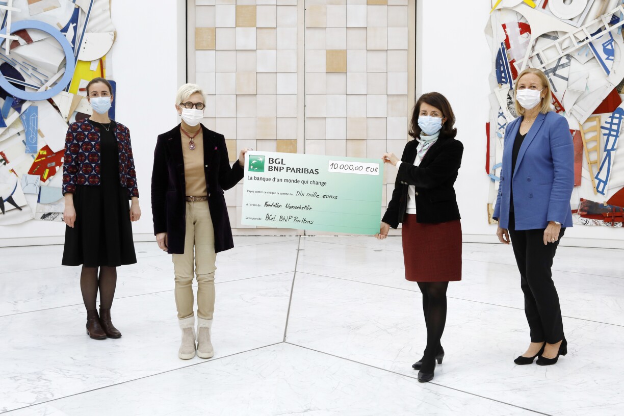 Vu lénks no riets: Catherine Wurth, Responsable RSE, BGL BNP Paribas Viviane Vermeer, Présidente de la Fondation Wonschstär Béatrice Belorgey, Présidente du Comité exécutif de BGL BNP Paribas et Responsable Pays du Groupe BNP Paribas au Luxembourg Mathilde Jahan, Transformation Programme Manager