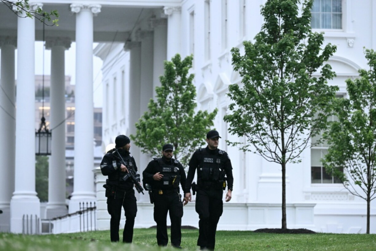 In der Nähe des Amtssitzes von US-Präsident Donald Trump hat ein Mann auf Sicherheitskräfte des Secret Service geschossen.