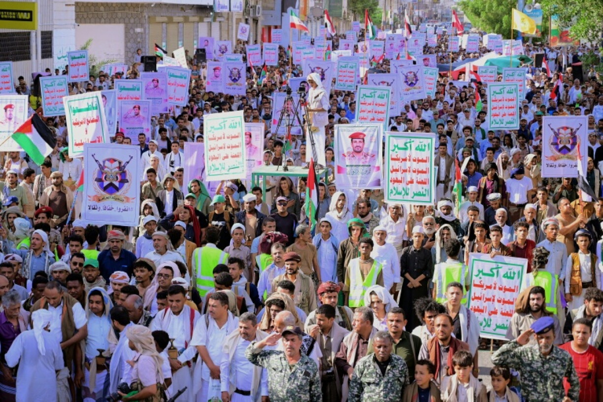 Des partisans du mouvement houthi manifestent contre l'intervention saoudienne au Yémen à Hodeida, le 9 octore 2026