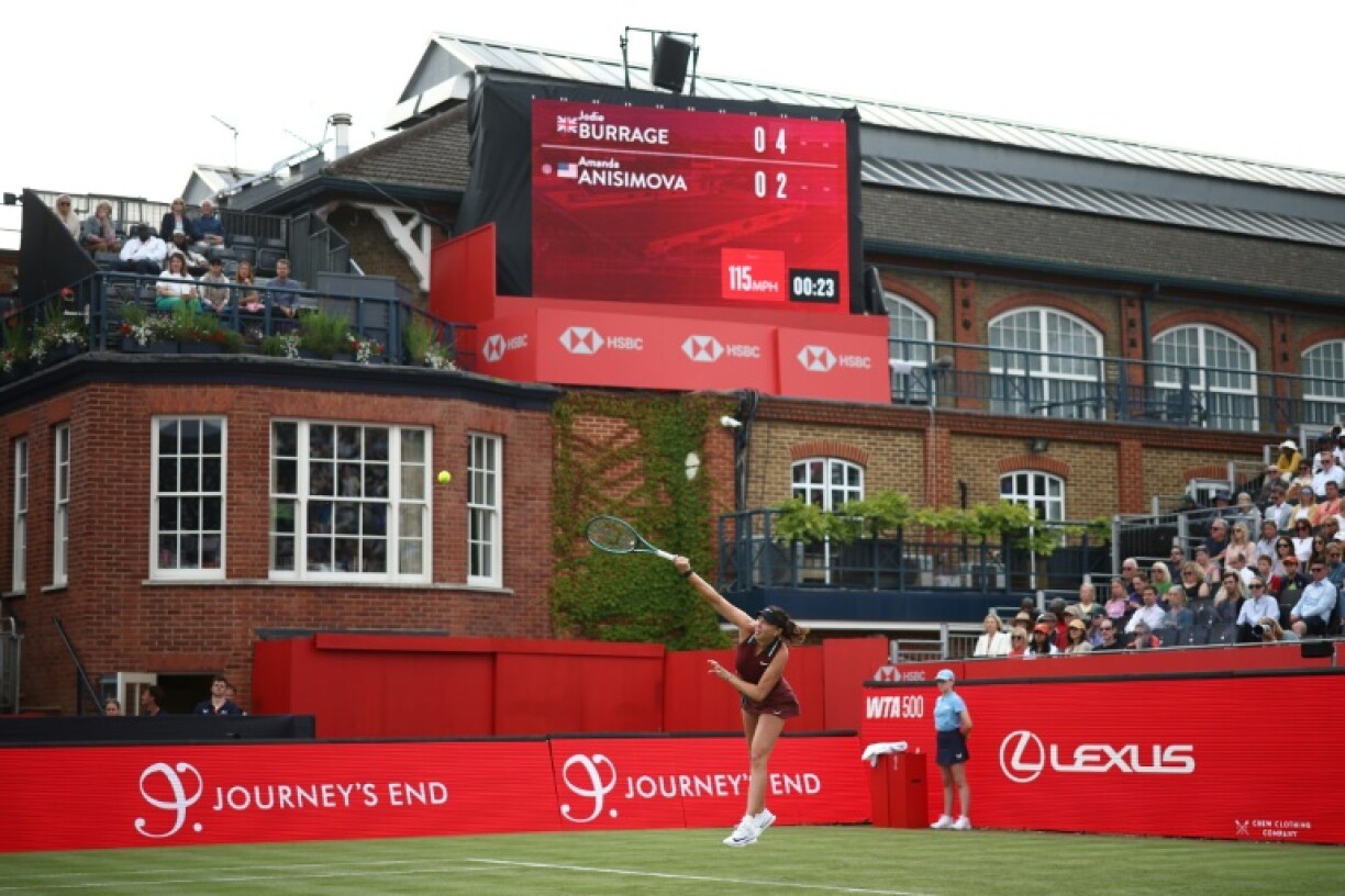 Amanda Anisimova in action against Jodie Burrage at Queen's Club