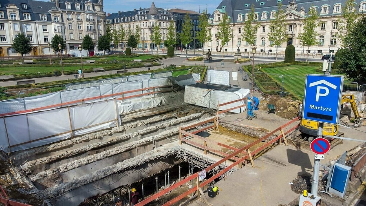 Op dëser Foto aus dem Joer 2022 gouf nach um Parking geschafft, elo ass en esou gutt wéi fäerdeg.