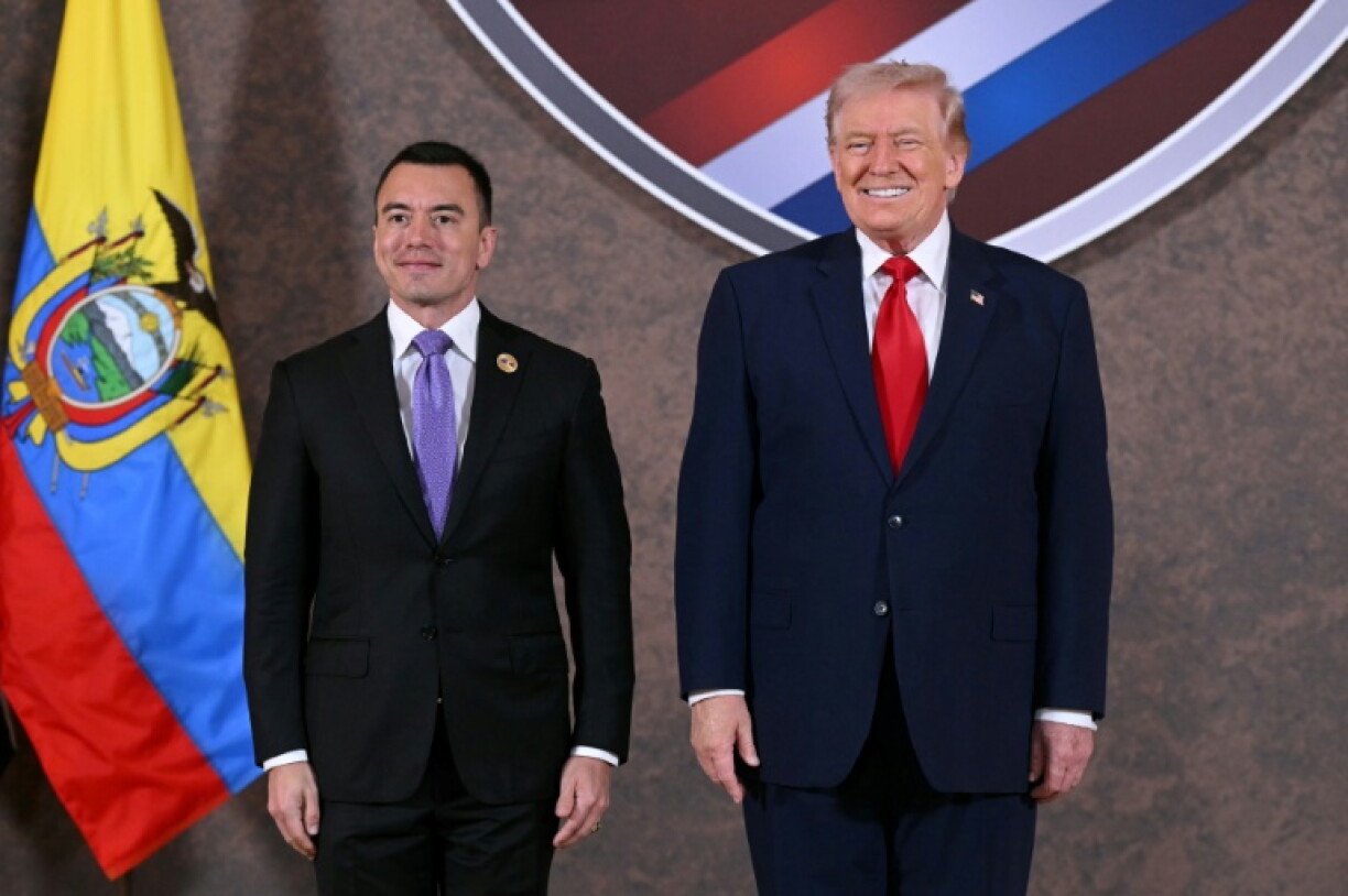US President Donald Trump and President of Ecuador Daniel Noboa pose for a photo at the beginning of the