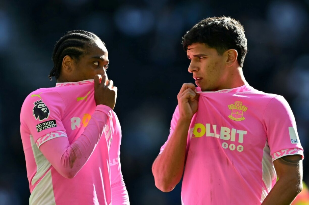 Southampton's Kyle Walker-Peters (L) and Mateus Fernandes