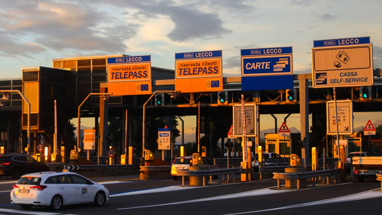 Un péage en dehors de Milan, en Italie.
