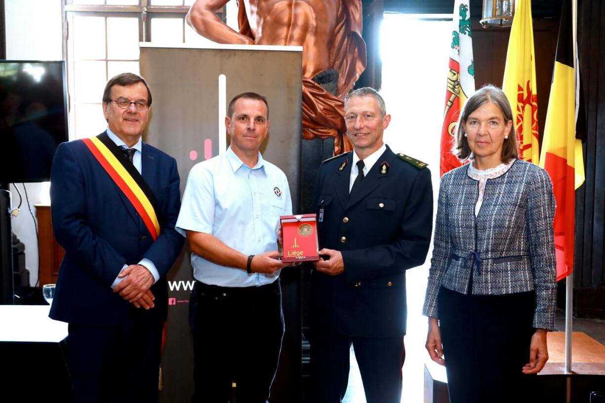 La médaille remise par la ville de Liège au CGDIS et à Luxembourg Air Rescue.