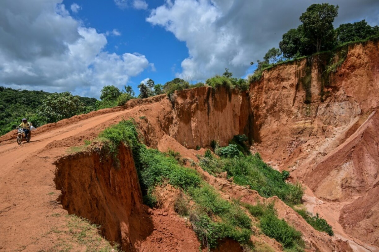 L'érosion a défiguré le paysage à Buriticupu, dans l'Etat brésilien du Maranhao (nord-est). Photo prise le 21 avril 2023.