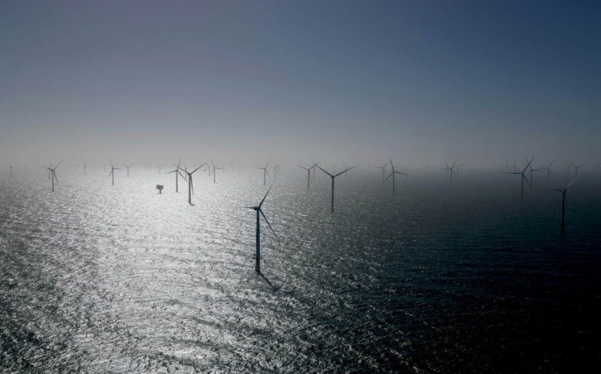 La ferme éolienne offshore de Kaskasi en mer du Nord, au large des côtes de l'archipel de Heligoland, dans le nord de l'Allemagne, le 23 mars 2023