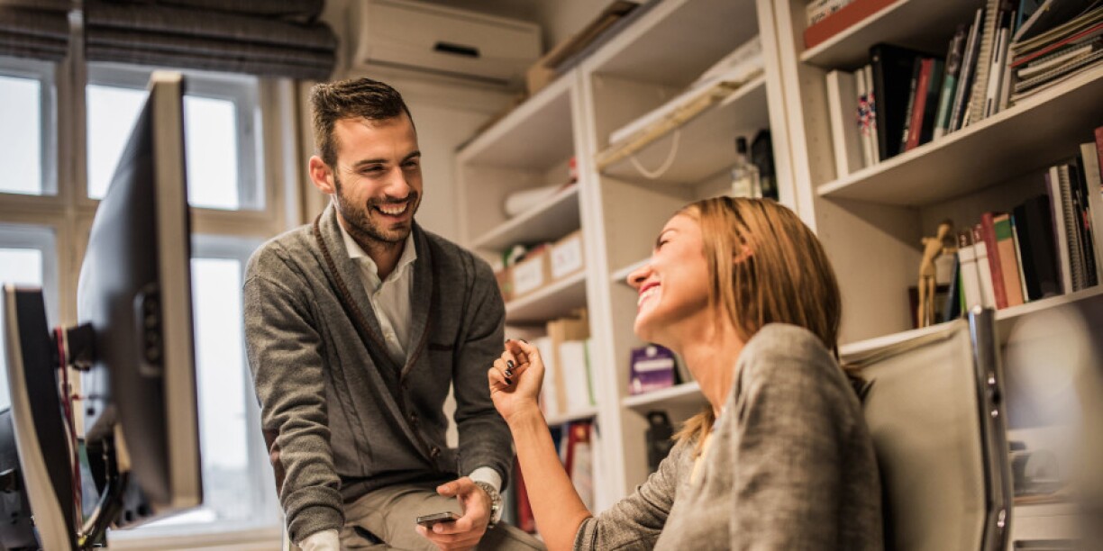 Les histoires d’amour au travail sont courantes mais elles s’accompagnent aussi de leur lot de complications.