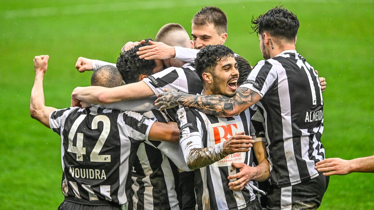 João Teixeira, au premier plan, a sorti une prestation XXL pour conduire la Jeunesse vers ce succès de prestige