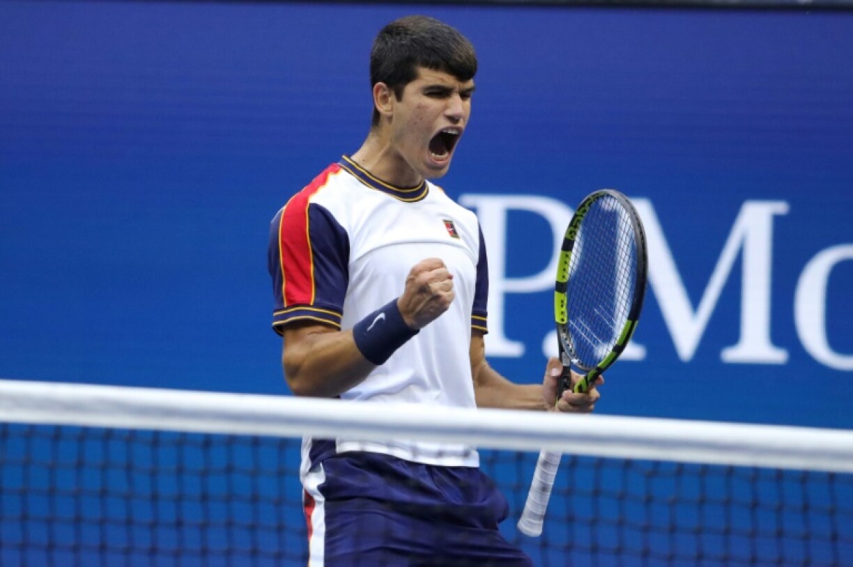 L'Espagnol Carlos Alcaraz après sa victoire contre le Grec Stefanos Tsitsipas pour sa première participation à l'US Open le 3 septembre 2021