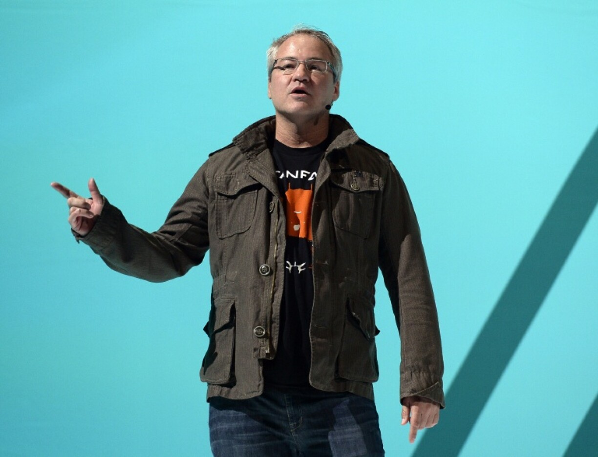 Vince Zampella, PDG de Respawn Entertainment, présente le jeu vidéo "Titanfall 2" lors d'une conférence de presse Electronics Arts le 12 juin 2016 à Los Angeles, Californie, Etats-Unis