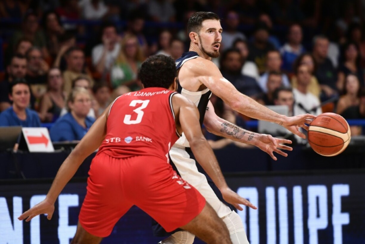Le Français Nando De Colo lors du match de préparation entre la France et la Tunisie à Pau, le 31 juillet 2023
