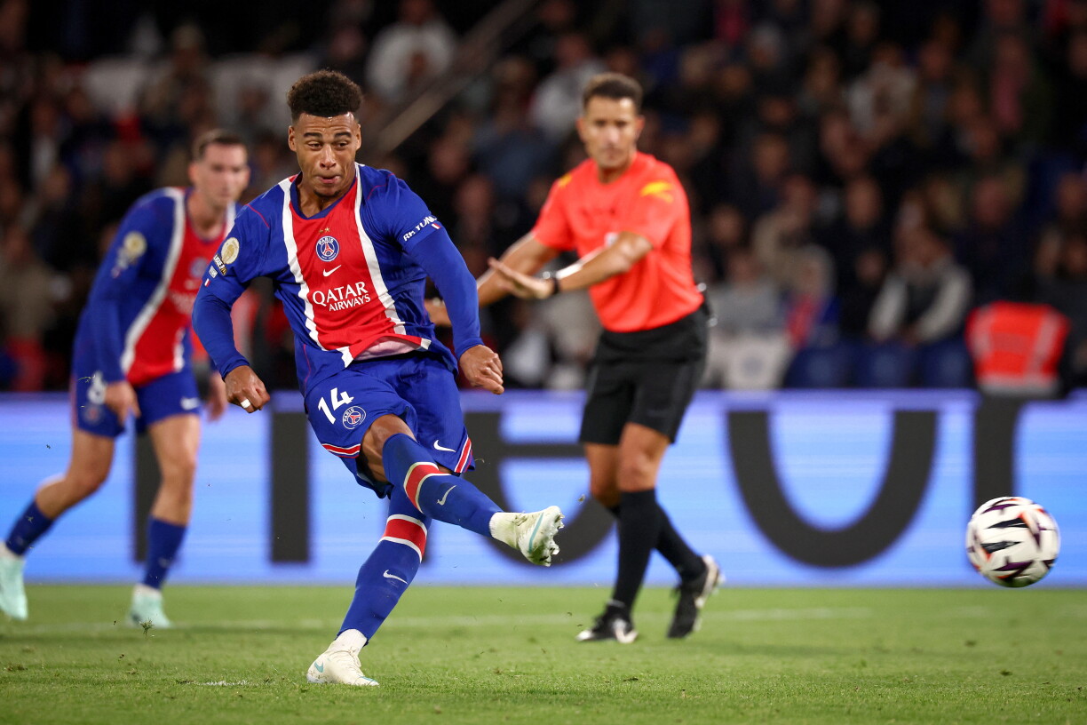 PSG's French forward #14 Desire Doue unsuccessfully takes a penalty during the French L1 football match between Paris Saint-Germain (PSG) and Le Mans FC at the Parc des Princes stadium in Paris on October 10, 2026. (Photo by FRANCK FIFE / AFP)