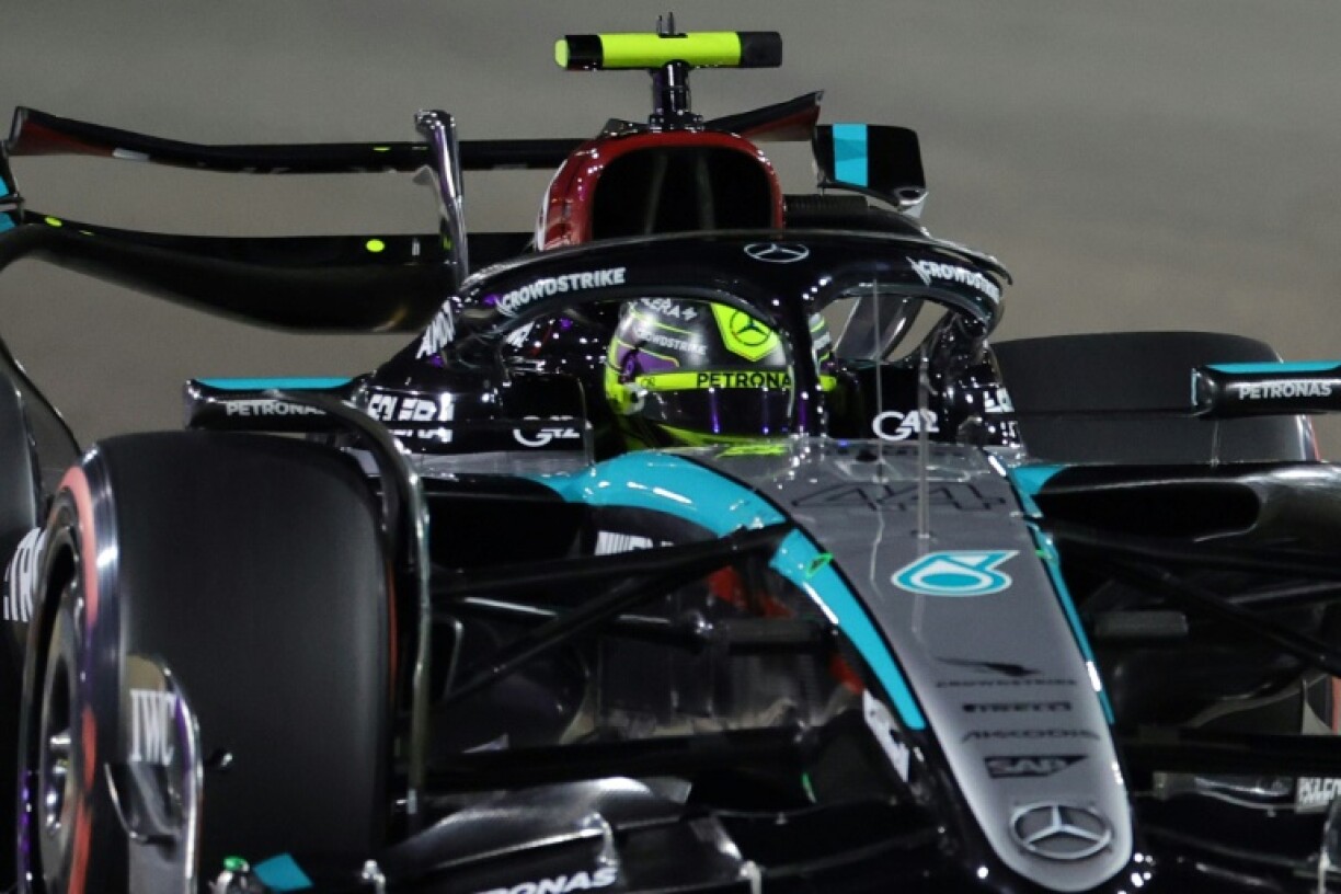 La Mercedes du Britannique Lewis Hamilton lors de la 2e séance d'essais du GP de Bahreïn, le 29 février 2024 à Sakhir