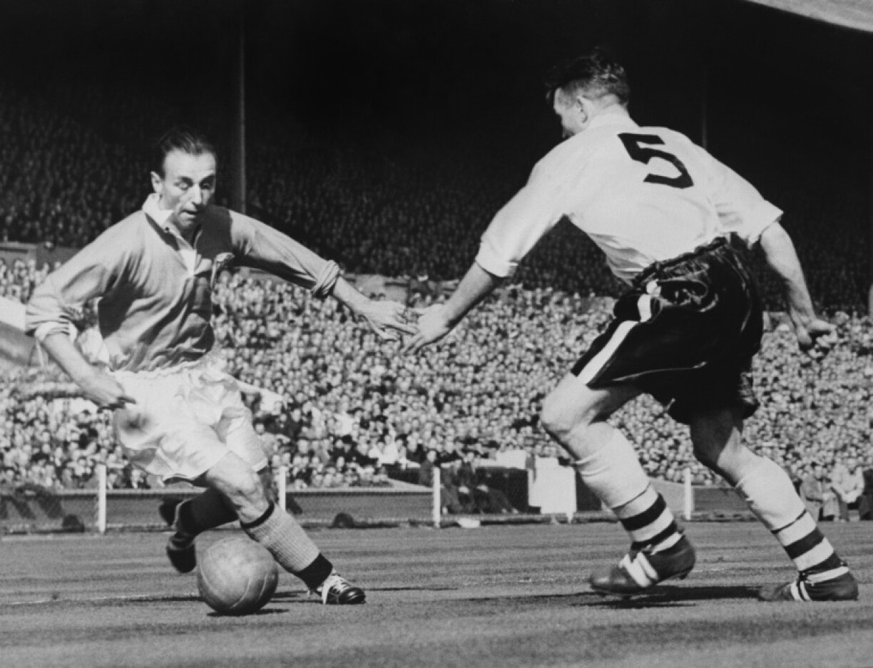 Stanley Matthews running at Bolton centre half Malcolm Barrass in the 1953 FA Cup Final