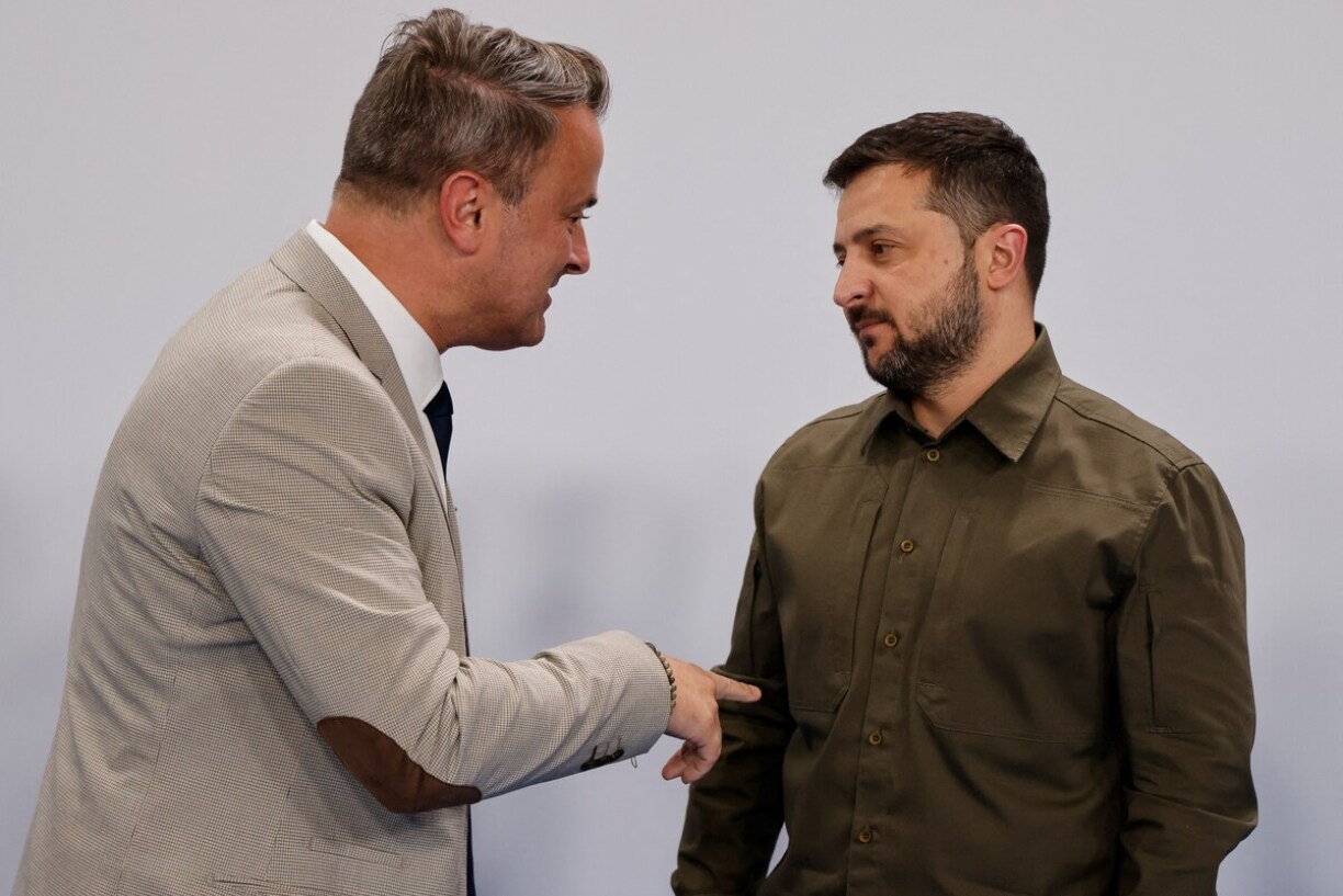 Xavier Bettel and Volodymyr Zelenskyy at the Granada summit.