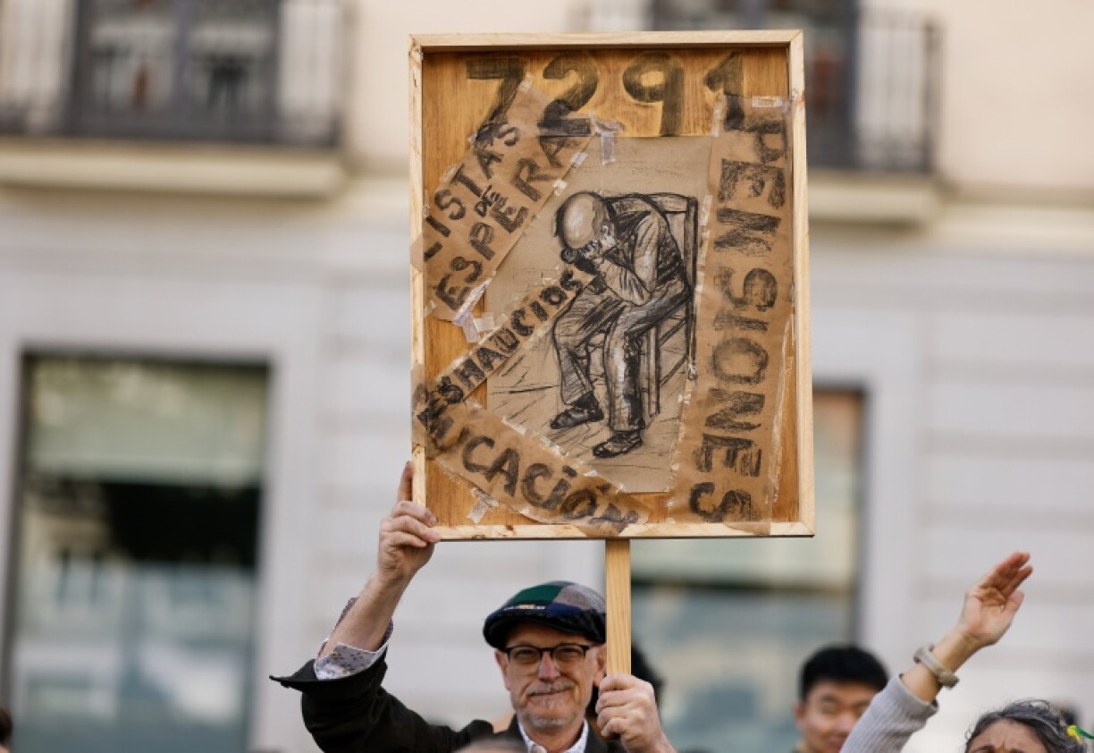 More than 200,000 took part in a Madrid rally to demand pension protection