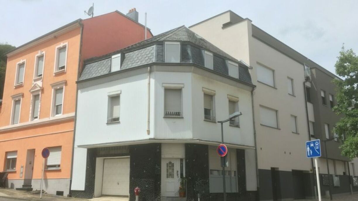 An der Affär geet et ëm d'Gebaier riets a lénks. Dat wäisst Gebai an der Mëtt huet näischt domat ze dinn.