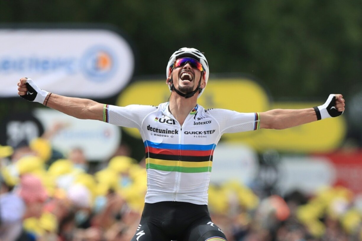 La joie du Français Julian Alaphilippe, vainqueur de la 1ère étape du Tour de France, le 26 juin 2021 entre Brest et Landernau