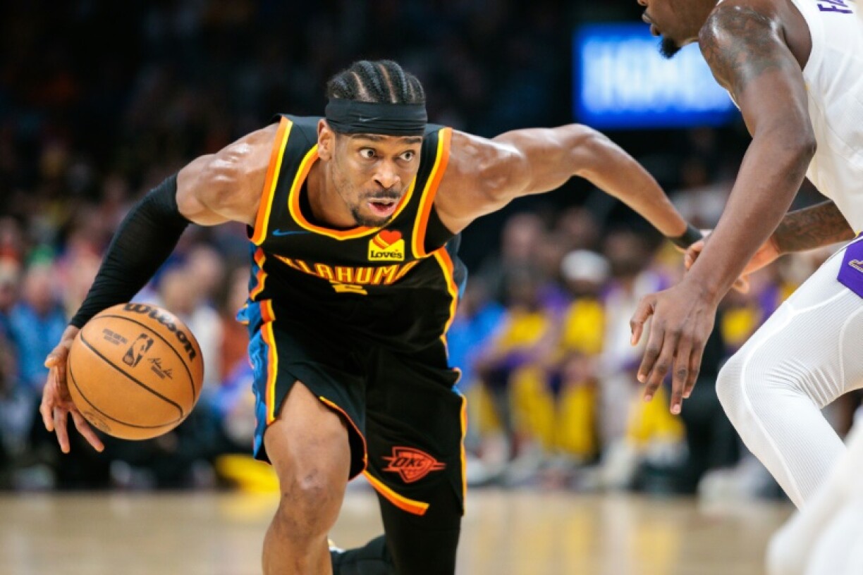 Shai Gilgeous-Alexander of the Oklahoma City Thunder drives to the basket during an NBA game against the Los Angeles Lakers