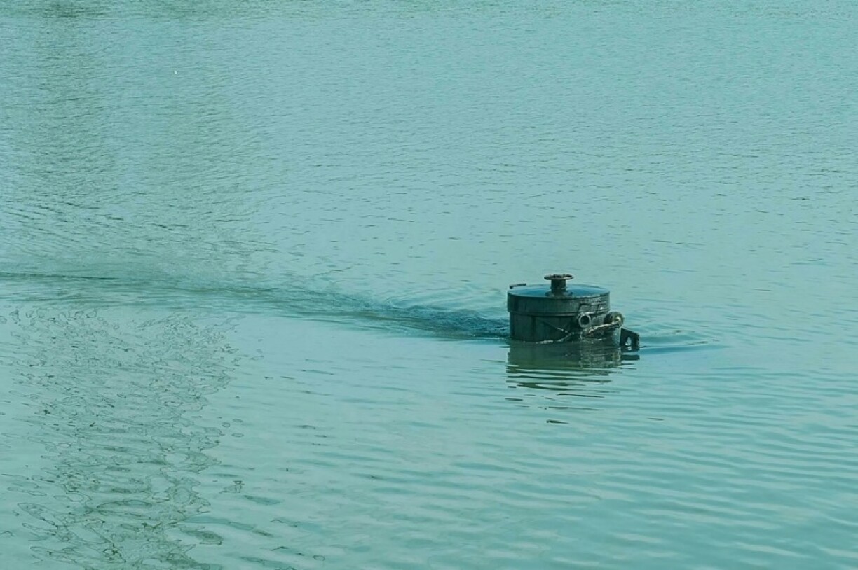 Unlike the Chinese navy's advanced nuclear-powered submarines that can spend months submerged, Zhang's sub uses a small battery and electric motor, can travel just four knots per hour and needs to surface after half an hour