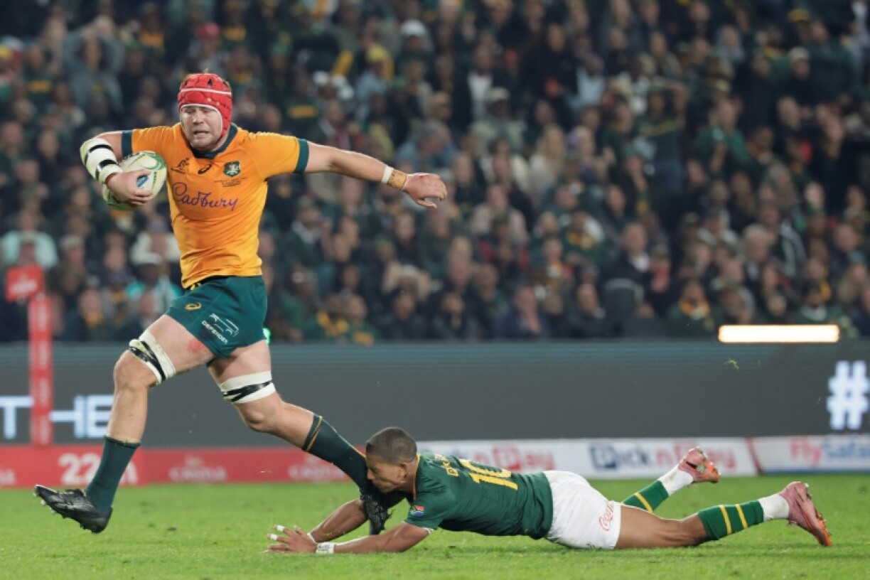 Australia's Harry Wilson (L) skips out of Manie Libbok's tackle to score in Johannesburg
