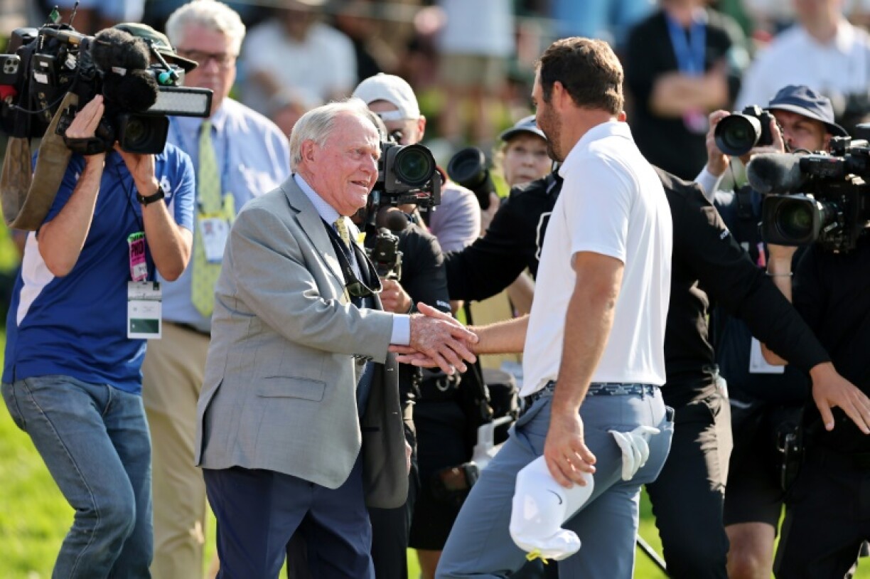 Jack Nicklaus, at left shaking hands with top-ranked Scottie Scheffler at the PGA Memorial tournament, advised US Open golfers to be patient and prepared for pressure at Oakmont, where Nicklaus won his first of a record 18 major titles