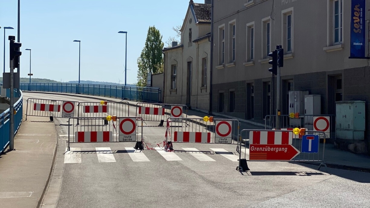 E Freideg um 12.30 Auer war d'Grenz nach zou.