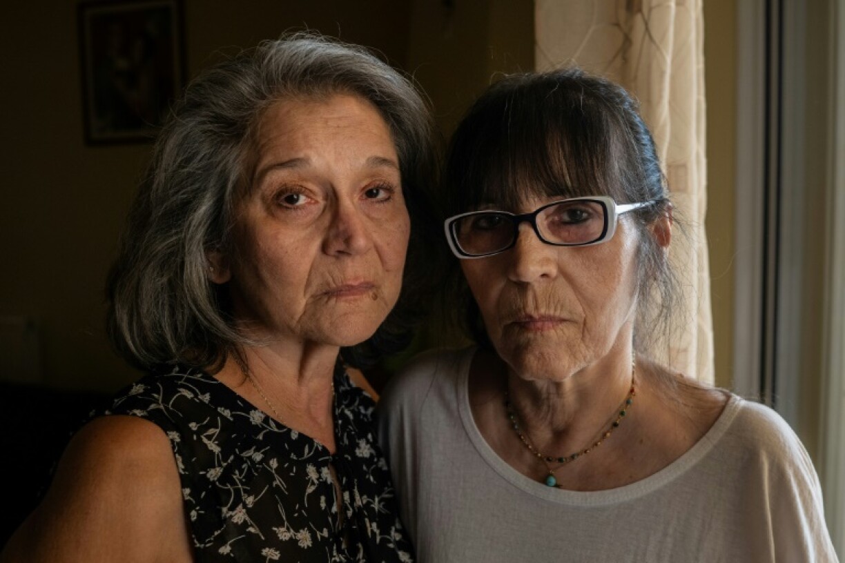 Robyn Bedell Zalewa and her sister Sophia communicate through an online translator tool