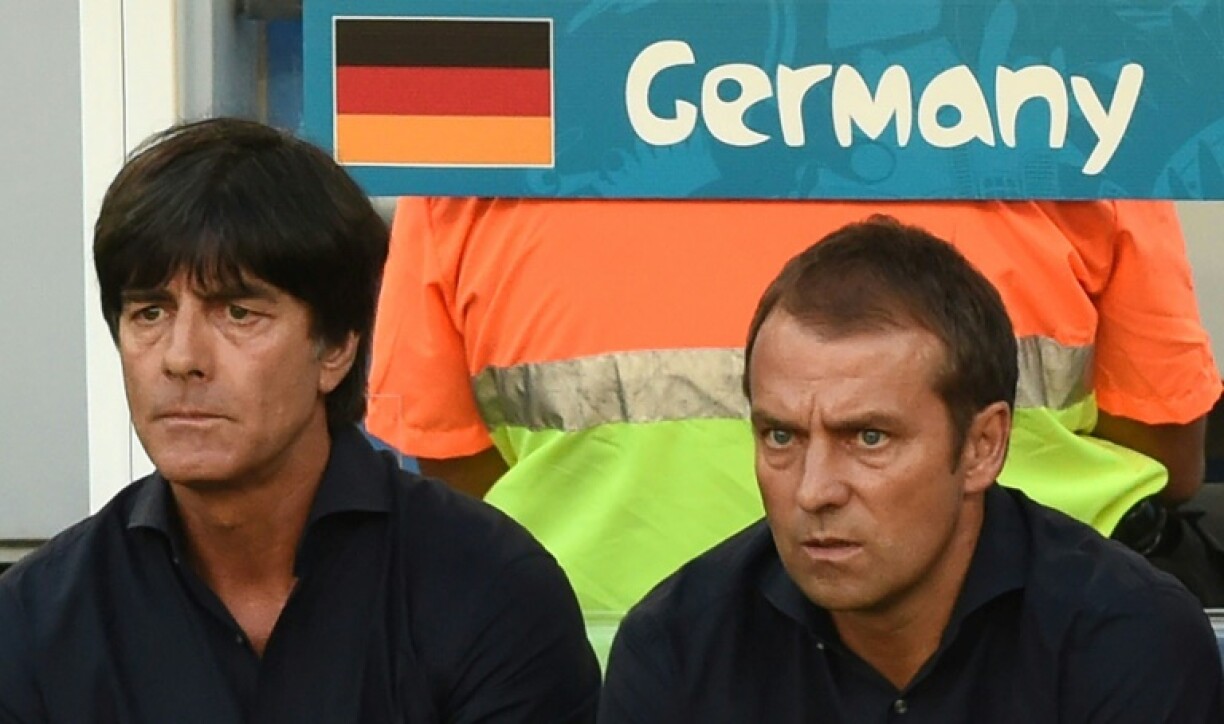 Le sélectionneur allemand Joachim Loew (g) et son adjoint Hans-Dieter (Hansi) Flick, lors de la finale de la Coupe du monde face à l'Argentine, le 13 juillet 2014 à Rio de Janeiro
