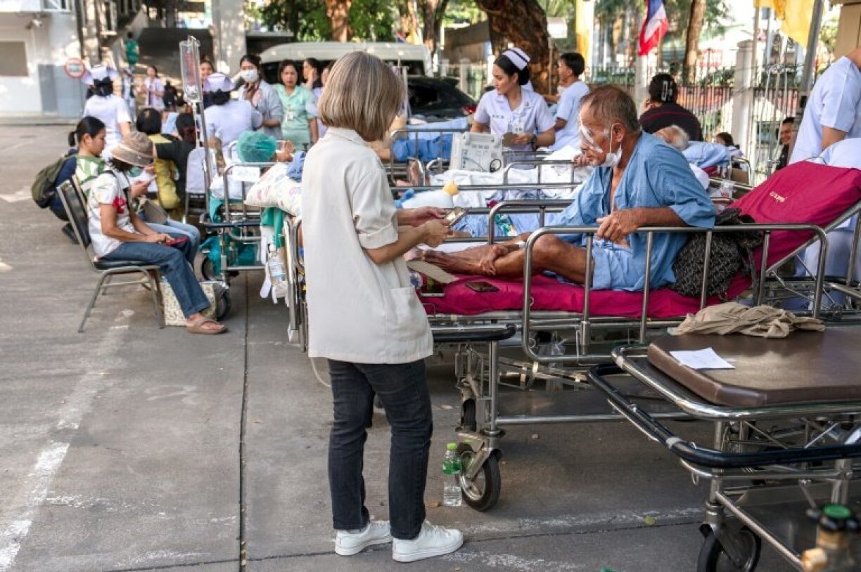 Injured people being treated outside Bangkok hospital on 28 March,2025.