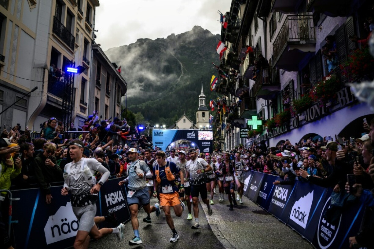 Le départ des coureurs à Chamonix lors de la 23e édition de l'Ultra-Trail du Mont-Blanc (UTMB) le 28 août 2026