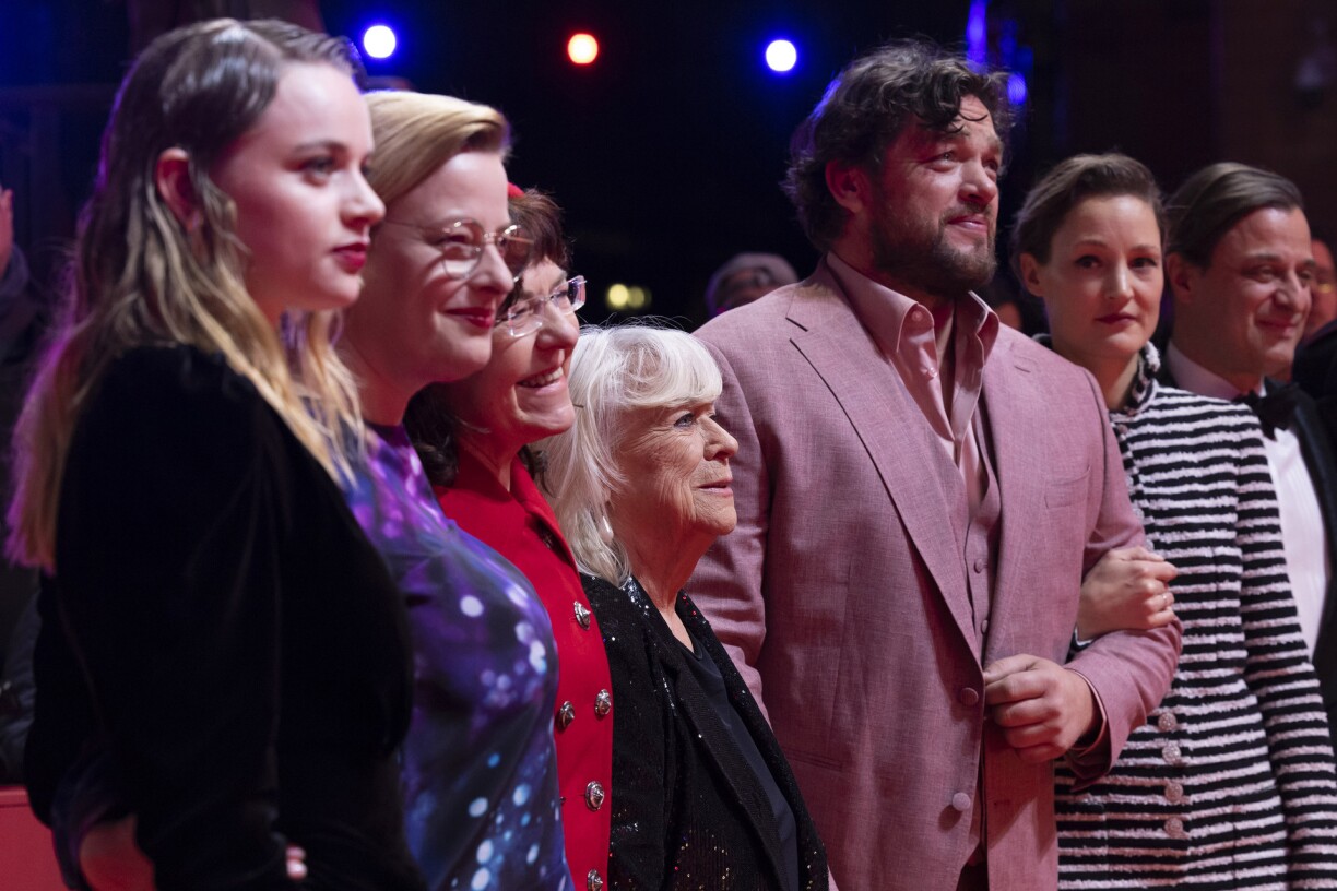 Ingeborg Bachmann – Reise in die Wüste (Ingeborg Bachmann – Journey into the Desert): Luna Wedler, Bettina Brokemper, Bady Minck, Margarethe von Trotta, Ronald Zehrfeld, Vicky Krieps, Marc Limpach