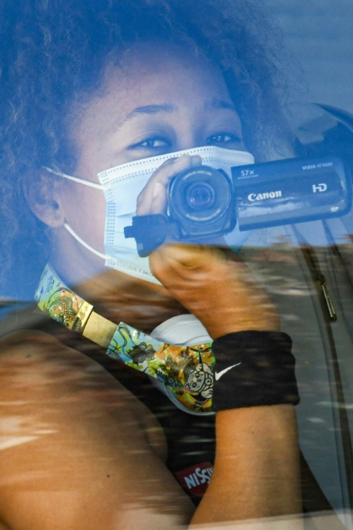 La joueuse de tennis japonaise, et N.3 mondiale, Naomi Osaka, de retour à son hôtel après être allée s'entraîner, le 18 janvier 2021 à Adelaïde