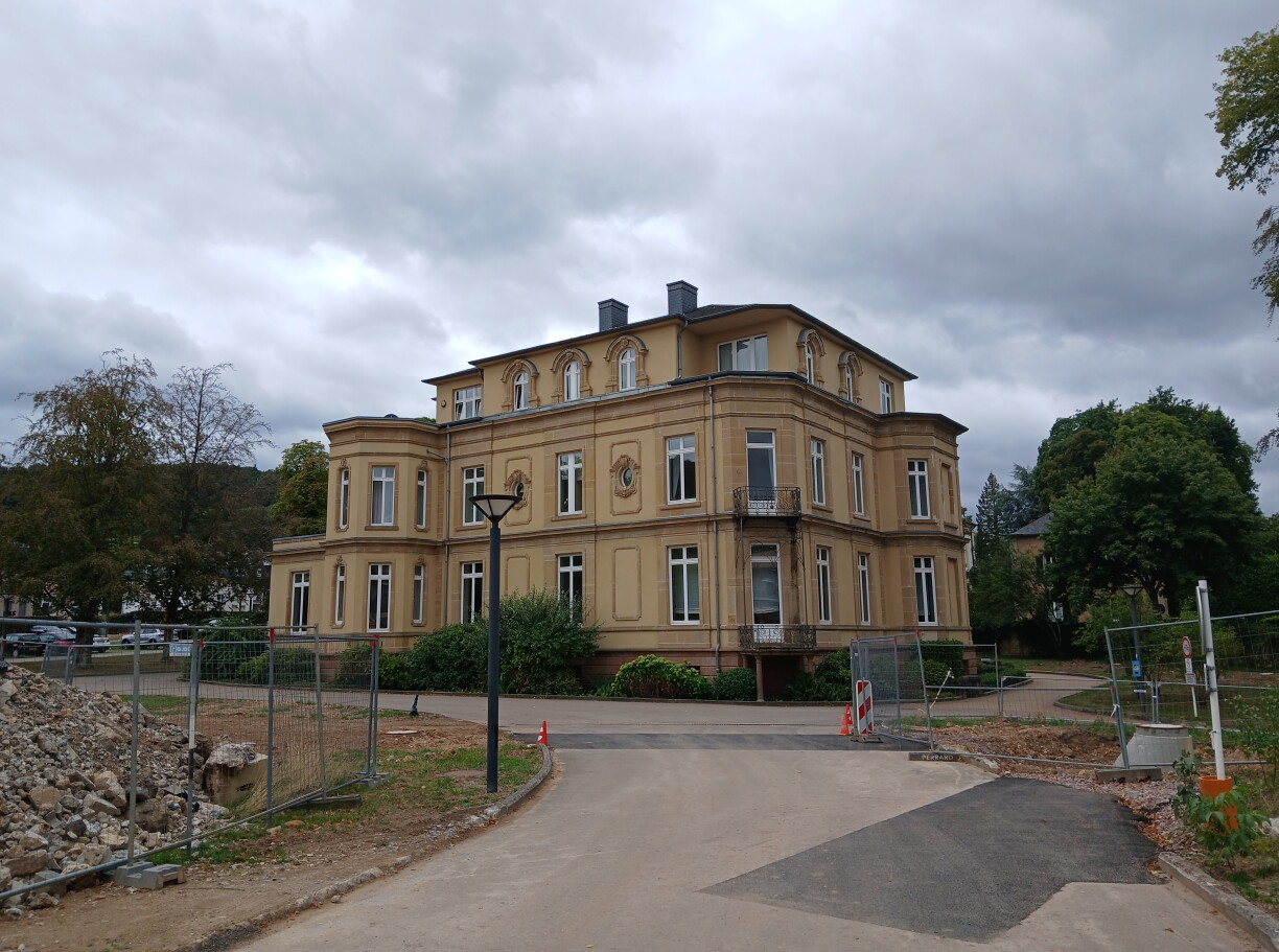 D'Schlass zu Boufer an der Gemeng Luerenzweiler.