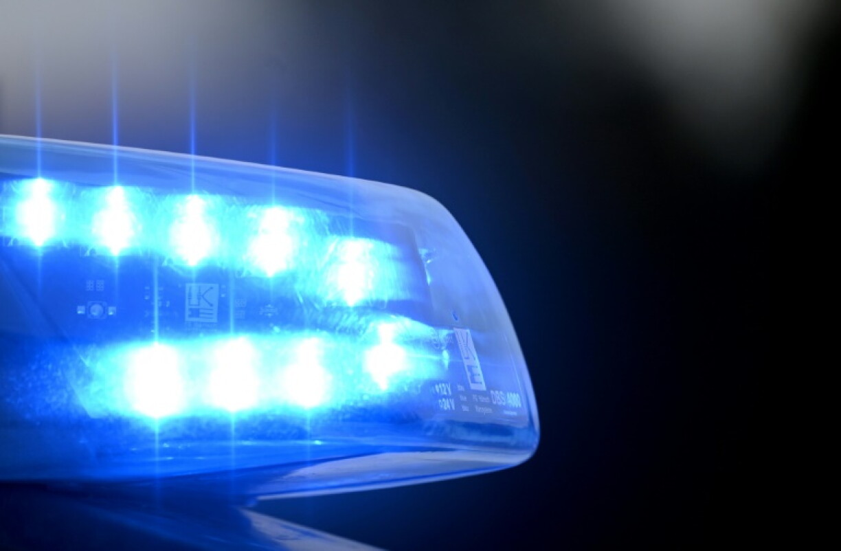Im Zusammenhang mit den Sabotageversuchen an der Stromversorgung in mehreren Bundesländern ist der gesuchte Tatverdächtige festgenommen worden. Der 48-Jährige wurde im Umfeld des Kraftwerks Weisweiler gefasst, wie die Polizei in Köln mitteilte.