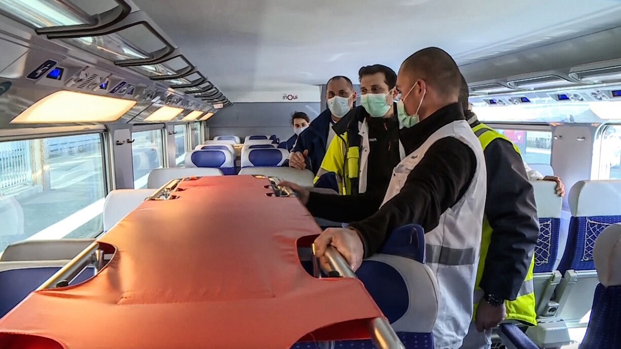 Un train médicalisé, qui pourra servir à acheminer des contaminés vers d'autres régions.