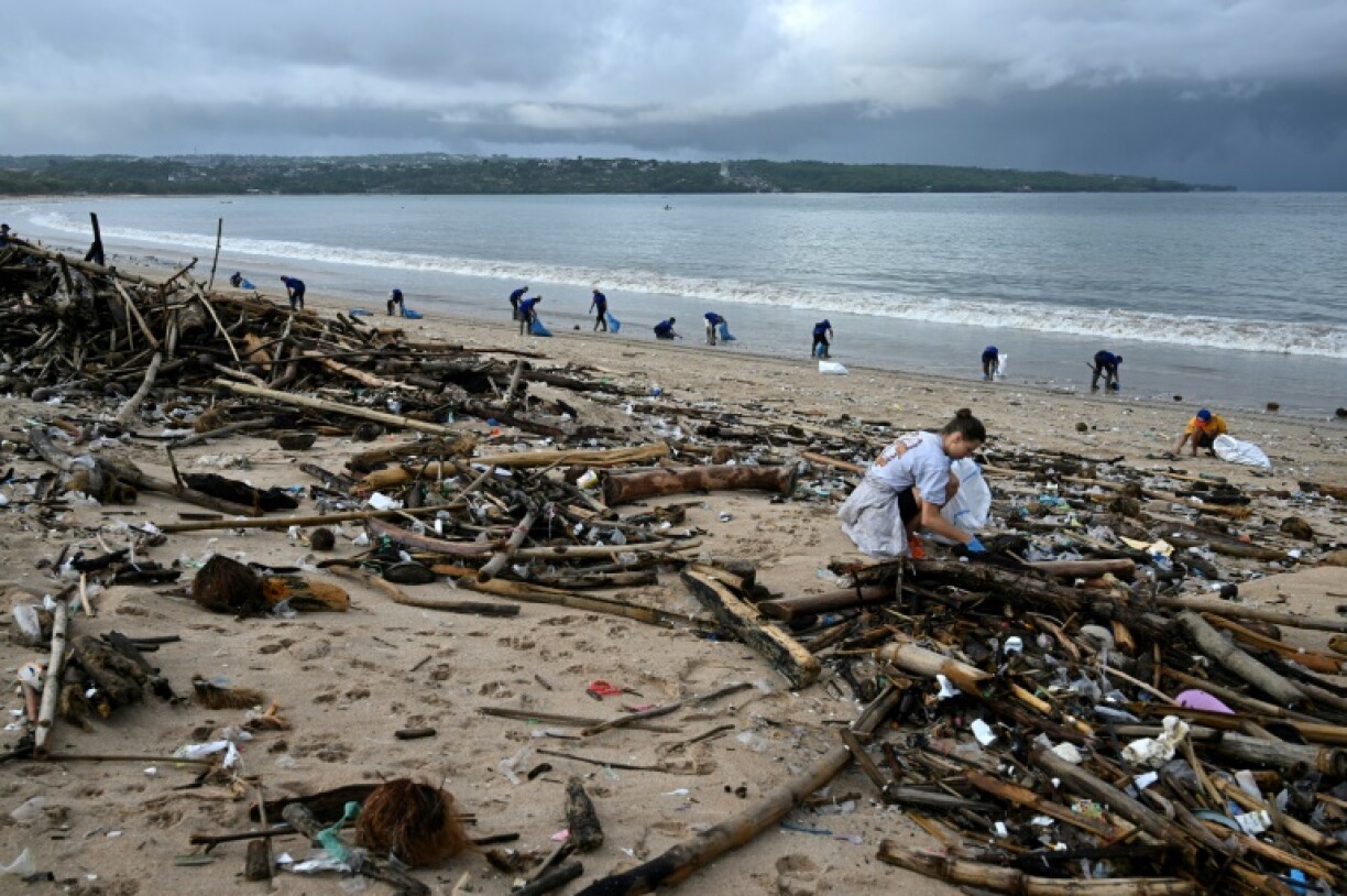 Some 25 tons of garbage was remnoved from the beach in the clean-up