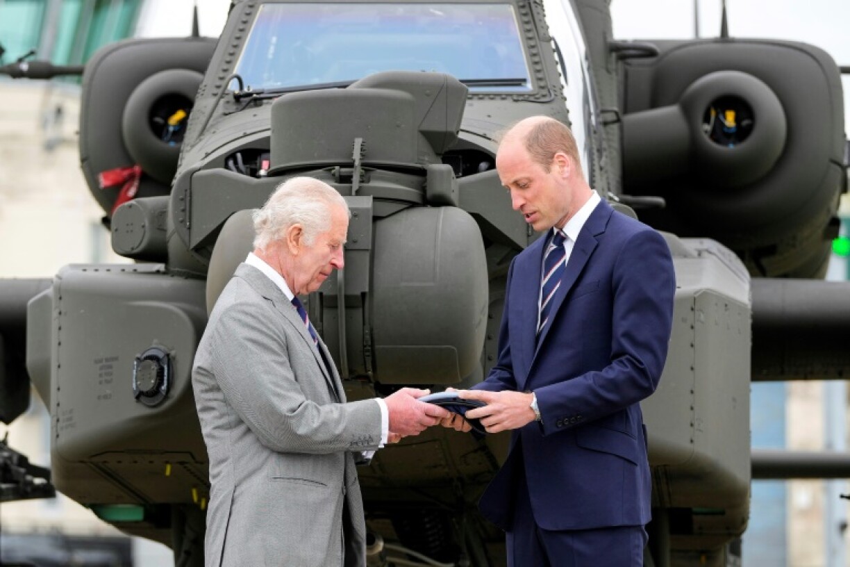 Le roi Charles III transmet officiellement son titre de colonel en chef de l'Army Air Corps au prince William, à l'aérodrome de Middle Wallop, dans le sud de l'Angleterre, le 13 mai 2024
