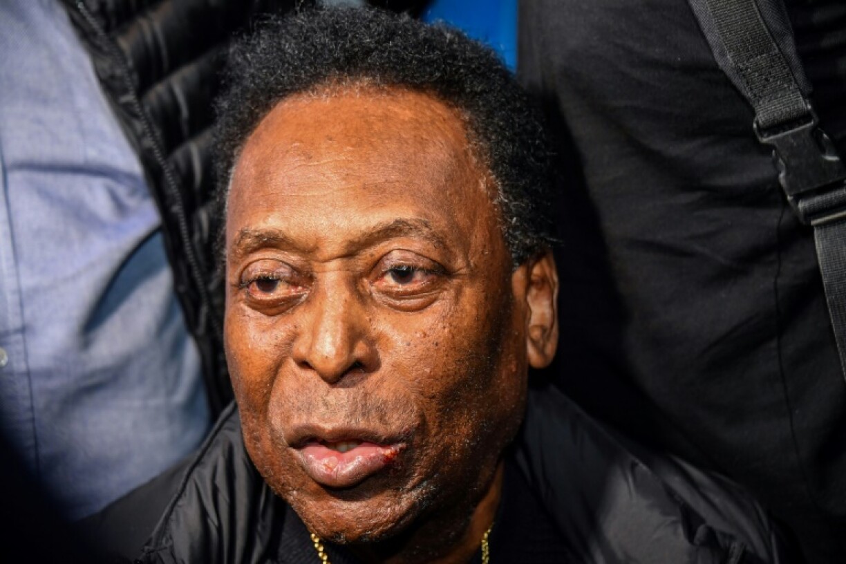 La légende du foot brésilien Pelé à son arrivée à l'aéroport international Guarulhos, près de Sao Paulo, le 9 avril 2019