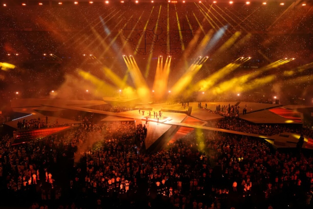 Le groupe de rock français Phoenix se produit lors de la cérémonie de clôture des Jeux olympiques de Paris 2024 au Stade de France, à Saint-Denis, le 11 août 2024