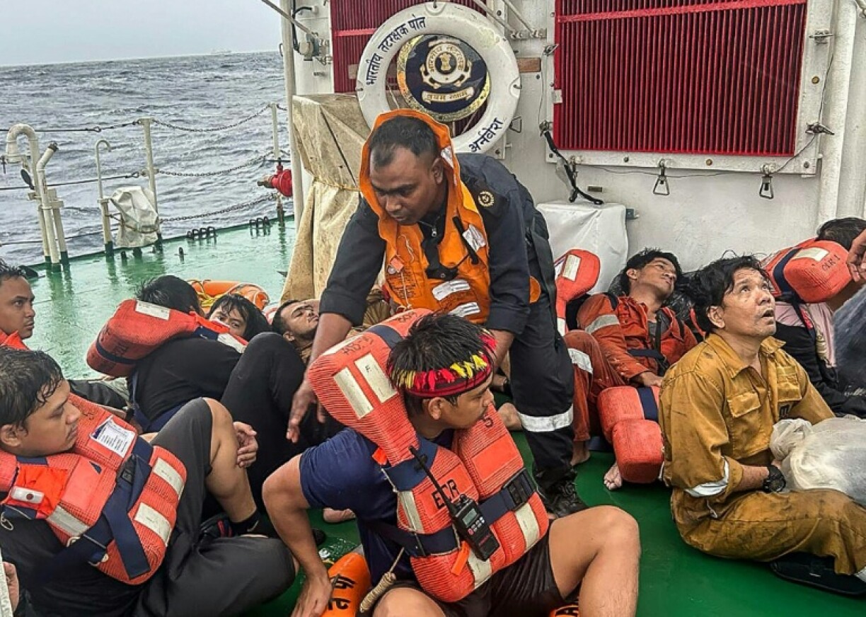 Twenty-four crew members were rescued after a Liberian-flagged container ship sank off Kerala on India's southern coast, the Indian Defence Ministry said