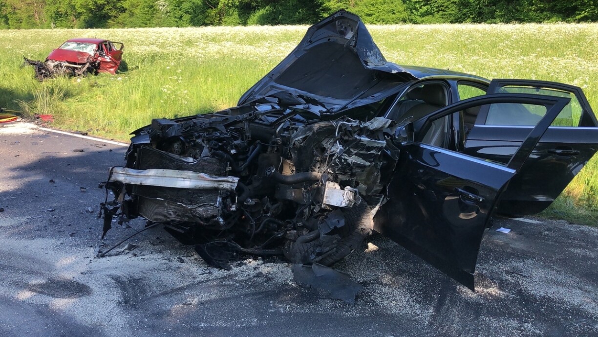 Bei enger Frontalkollisioun tëscht Mamer a Kielen huet eng Persoun missten aus dem Auto geschnidde ginn.